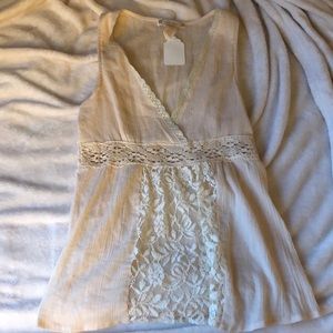 A light weight shirt with great lace detail